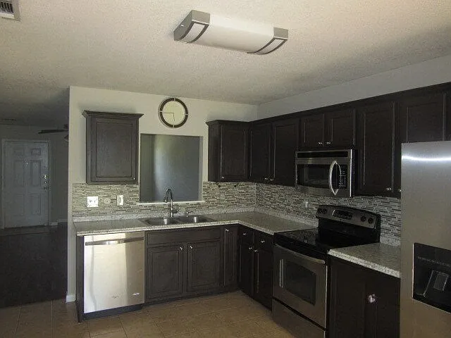 1213 Fox Creek Dr — Photo 6