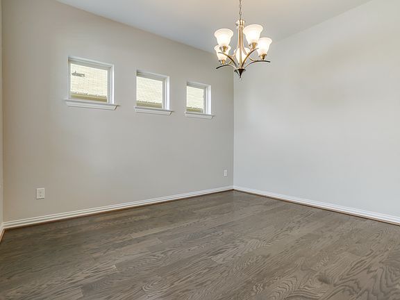 4th image of 132 Shirley Dr