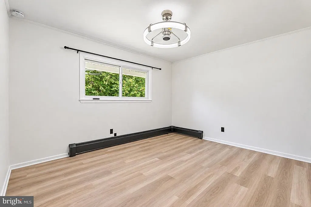 5 bed, 2.0 bath, 1722 sqft, $3,350 — Photo 4