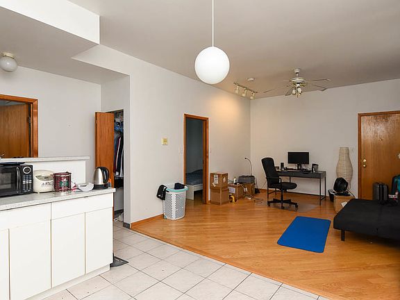 5th image of 2327 W Ohio St Unit M3