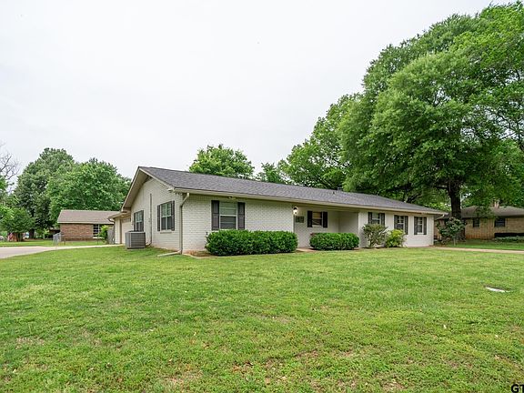 3rd image of 102 Randal Ln