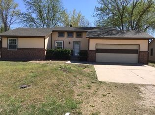 915 E 43rd St S, Wichita, KS 67216