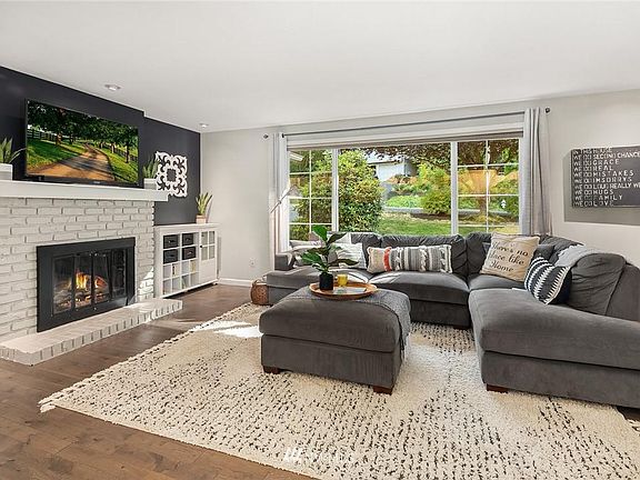 5th image of 815 Highwood Dr SW