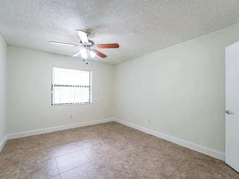 Oakwood Apartments — Photo 14