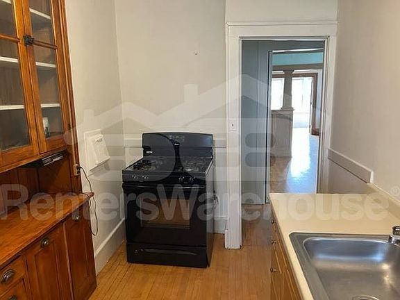 4th image of 1017 Grand Ave