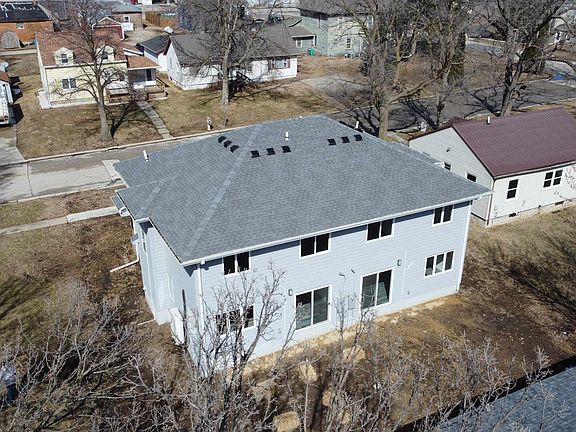 3rd image of 215 8th St
