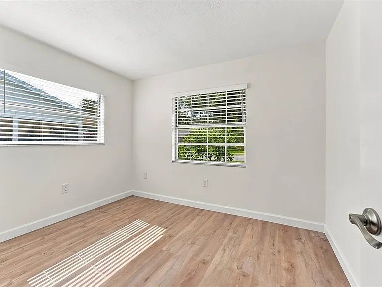 2855 Dueby St — Photo 13