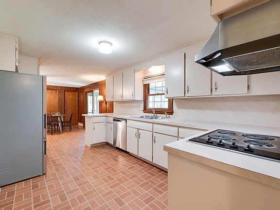 3rd image of 29 Indian Spring Rd