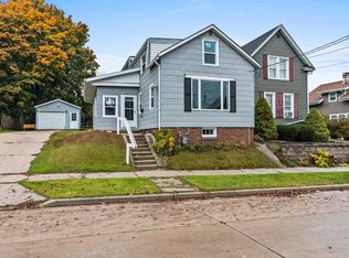 1222 S 14th St, Manitowoc, WI 54220