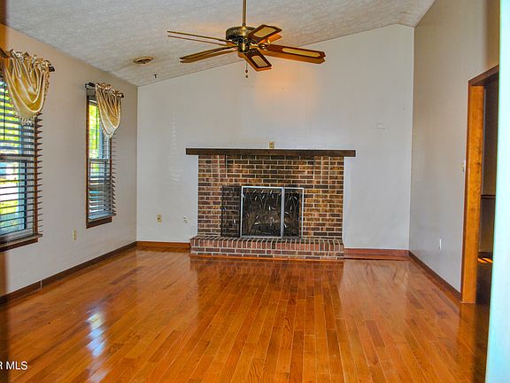 3rd image of 209 Countryshire Ct