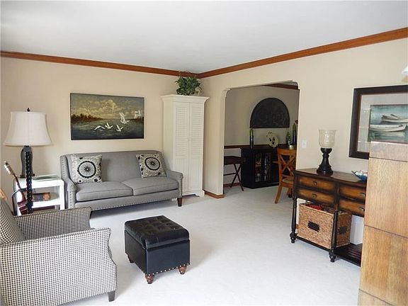 3rd image of 304 Marigold Dr