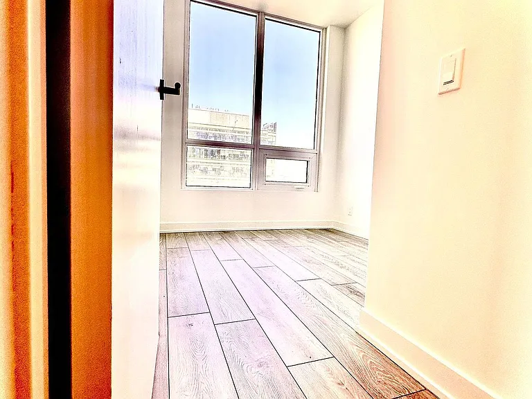 108 Peter St #1911 — Photo 16