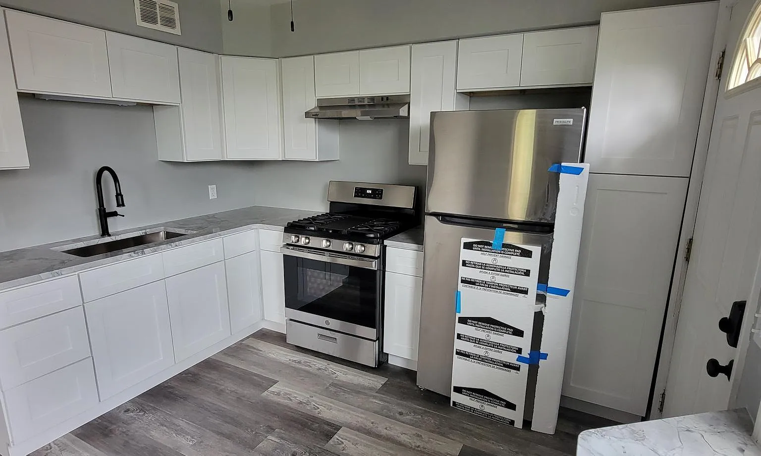 2120 Russell Ave — Photo 3