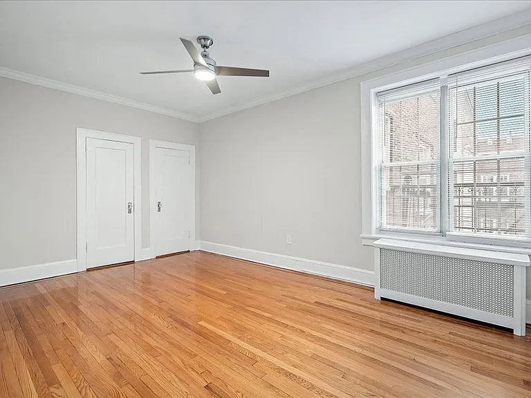 Worthington House Apartments — Photo 40