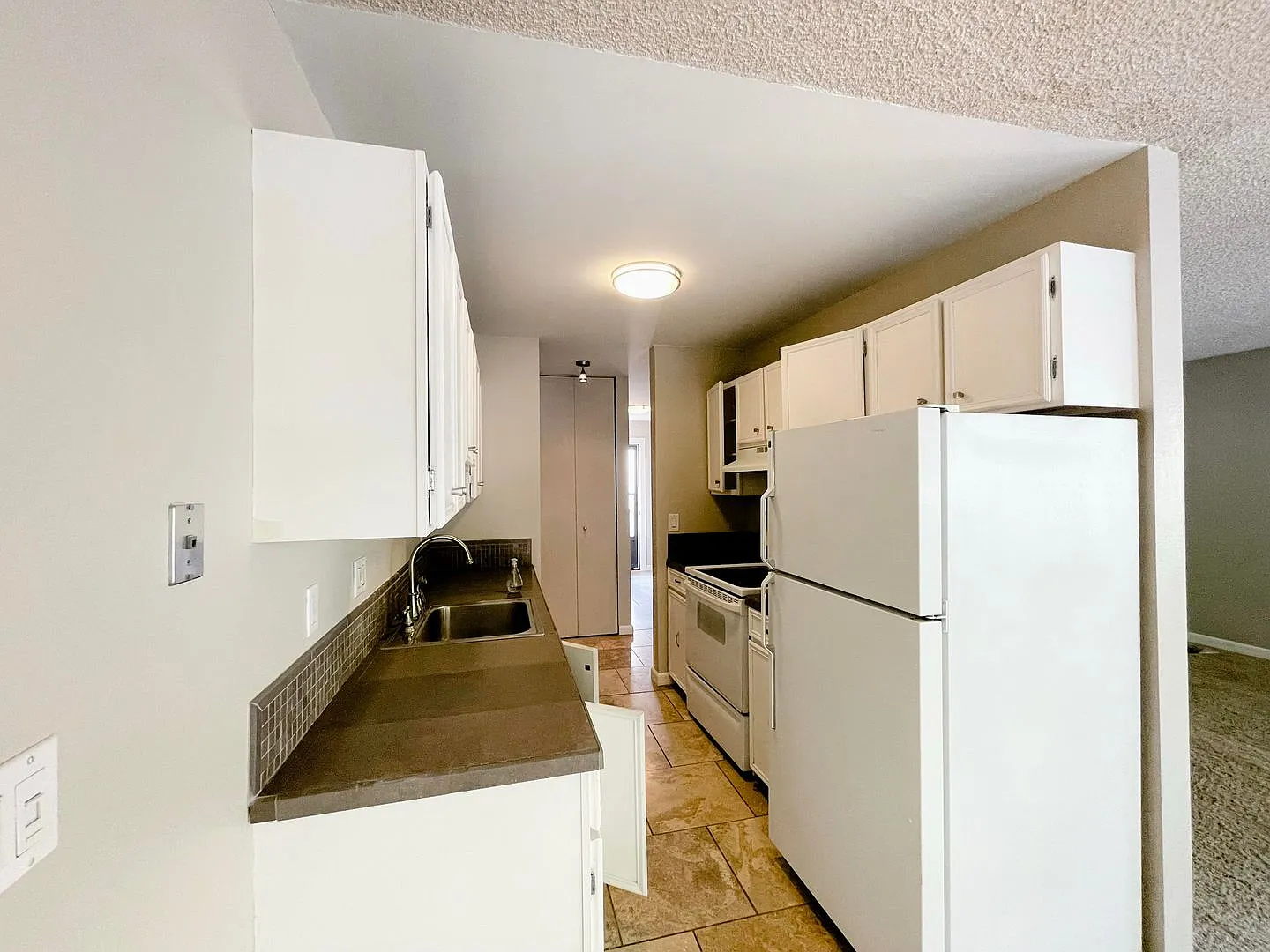 Prime Bellevue Way Location Brookside Condos! — Photo 3