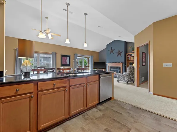 1669 New Port Vista DRIVE, Grafton, WI 53024