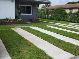 1170 NE 111th St, Miami, FL