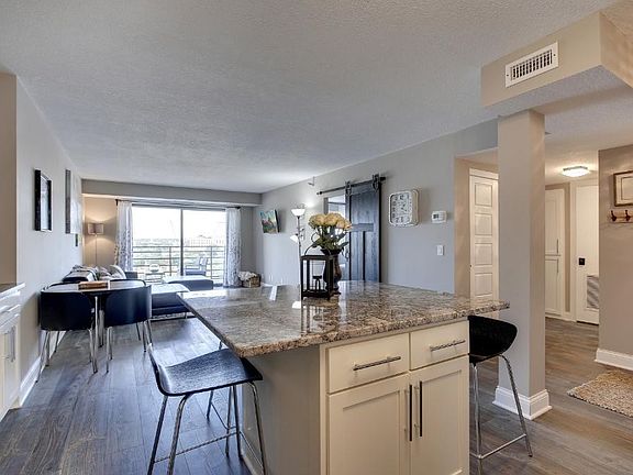 4th image of 26 10th St W Unit 1504