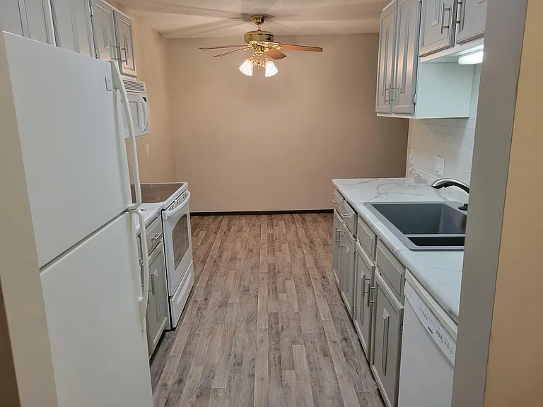 3917 Heritage Hills Dr #102 — Photo 2