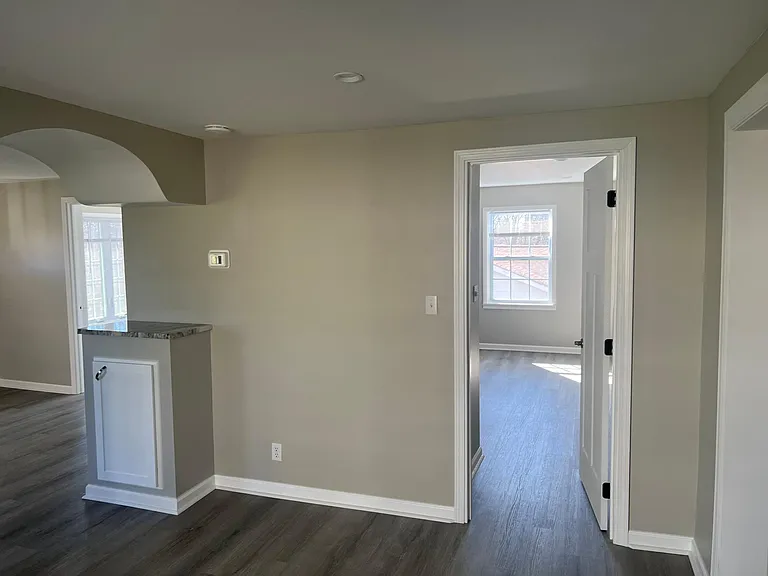 2751 Everett St — Photo 4