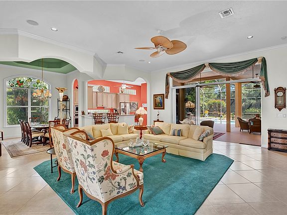 4th image of 1369 W Island Club Sq