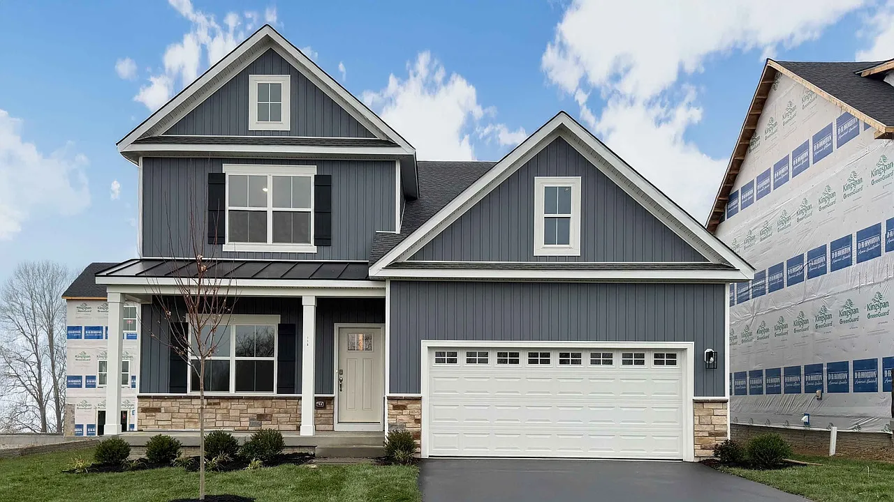 6 bed, 4.5 bath, 3600 sqft, $3,000 — Photo 1