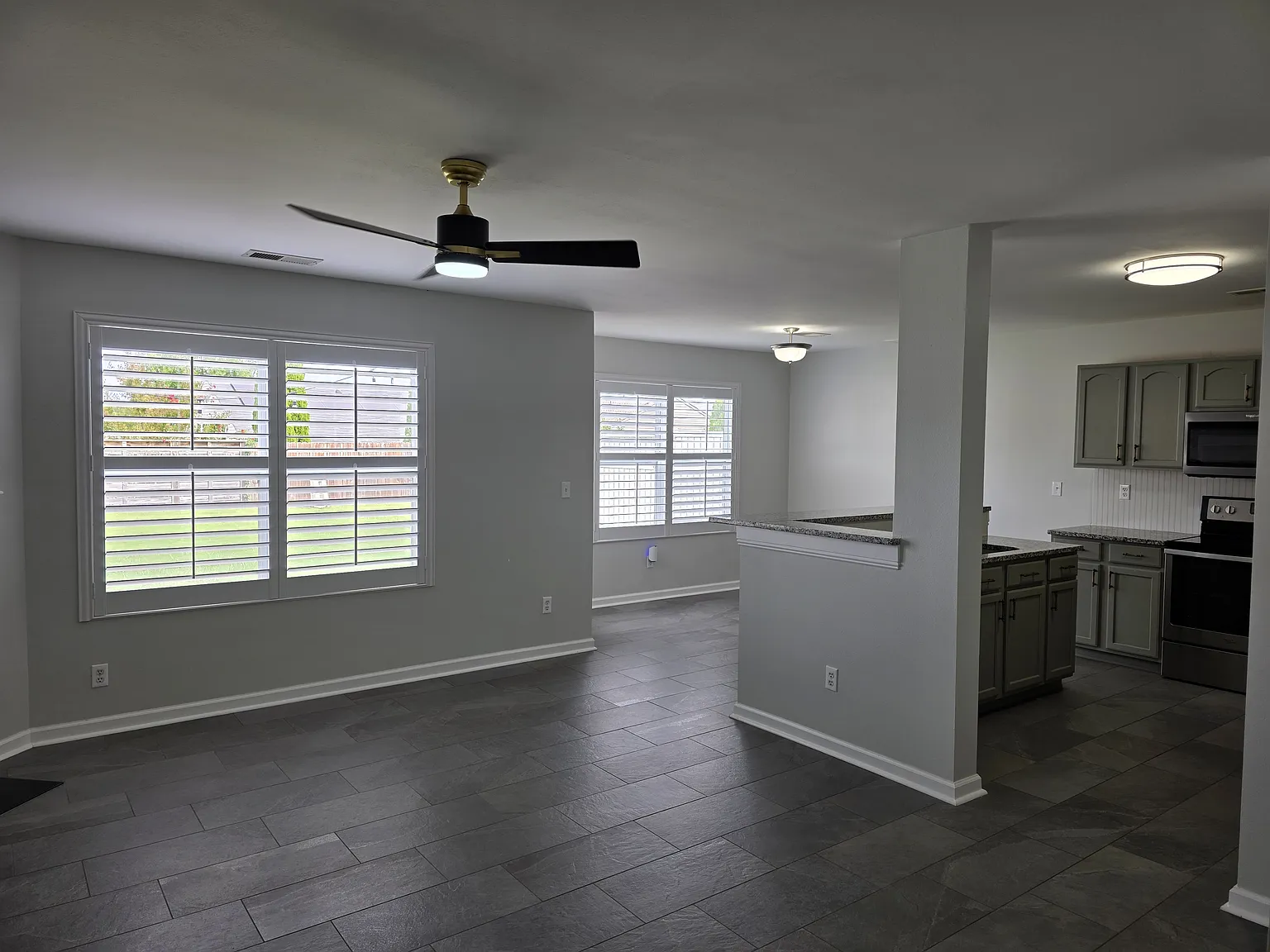 2 bed, 2.5 bath, 1669 sqft, $1,950 — Photo 2