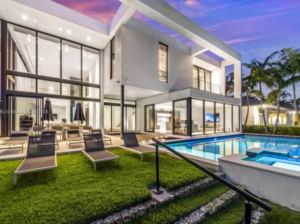 418 Sunset Dr, Hallandale, FL 33009