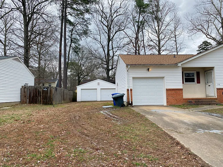 218 Mona Dr — Photo 4