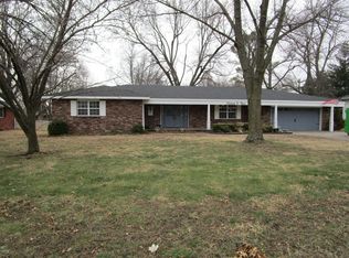 1102 Belle Air Pl, Carthage, MO 64836