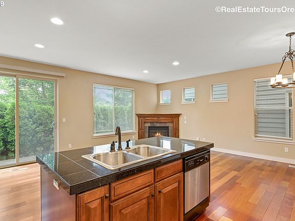 5th image of 101 NE Stonebriar Ln