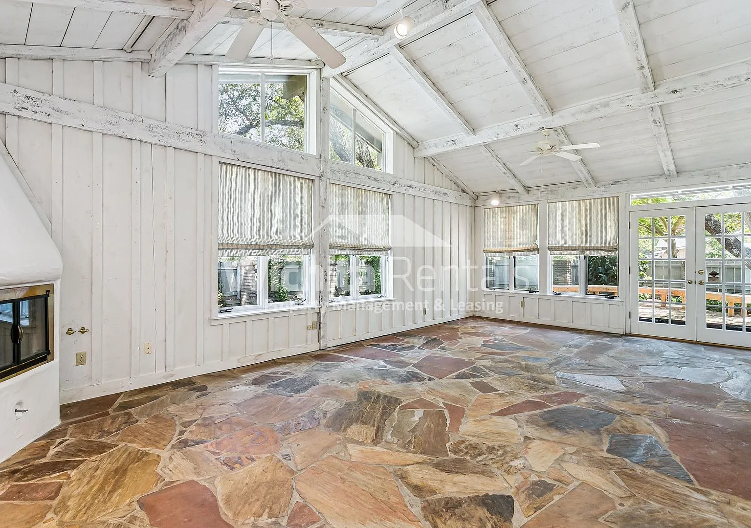 Beautiful 2,961 Sqft home in a Great Neighborhood!! — Photo 4