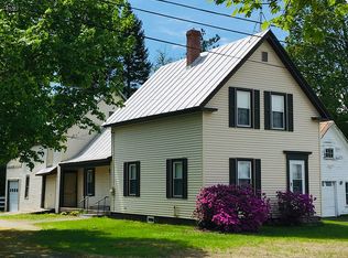 12 Bloomfield St, Skowhegan, ME 04976