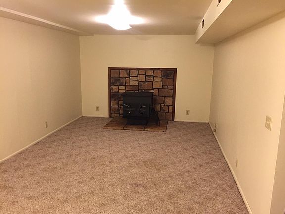 3rd image of 5916 S Lasalle Cir