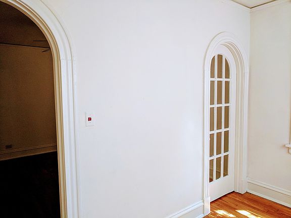5th image of 905 N Belmont Ave APT 2
