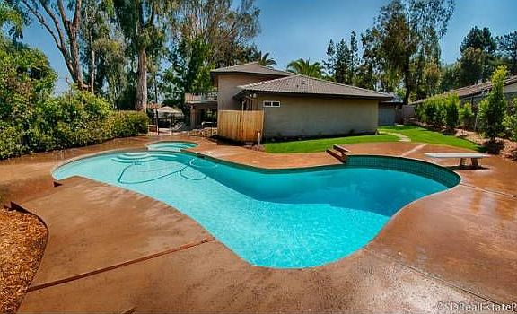 swimming pool