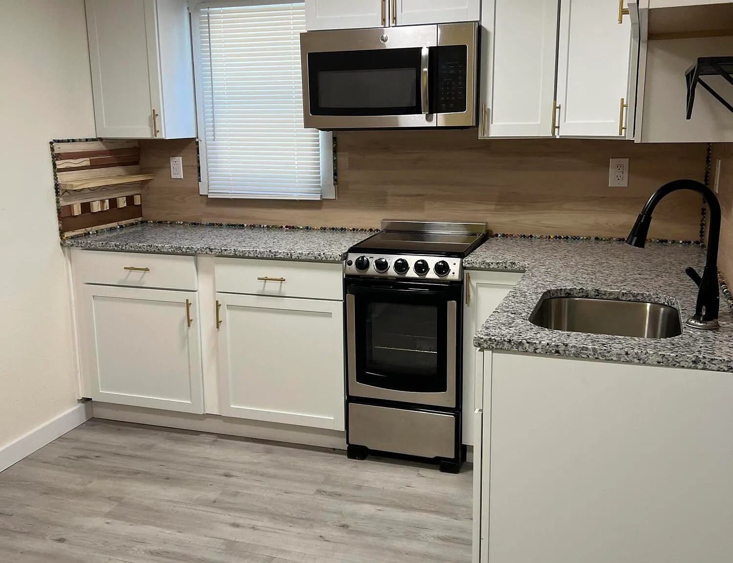 2 bed, 1.0 bath, 700 sqft, $1,300 — Photo 3