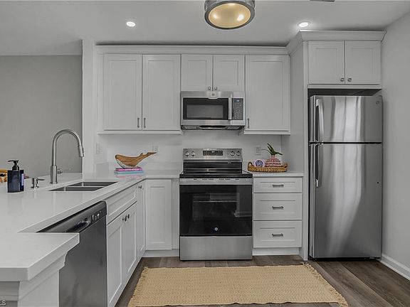 5th image of 1071 Pine Isle LN #1071