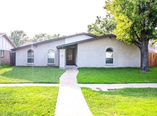 6105 Scenic Dr, Rowlett, TX 75088