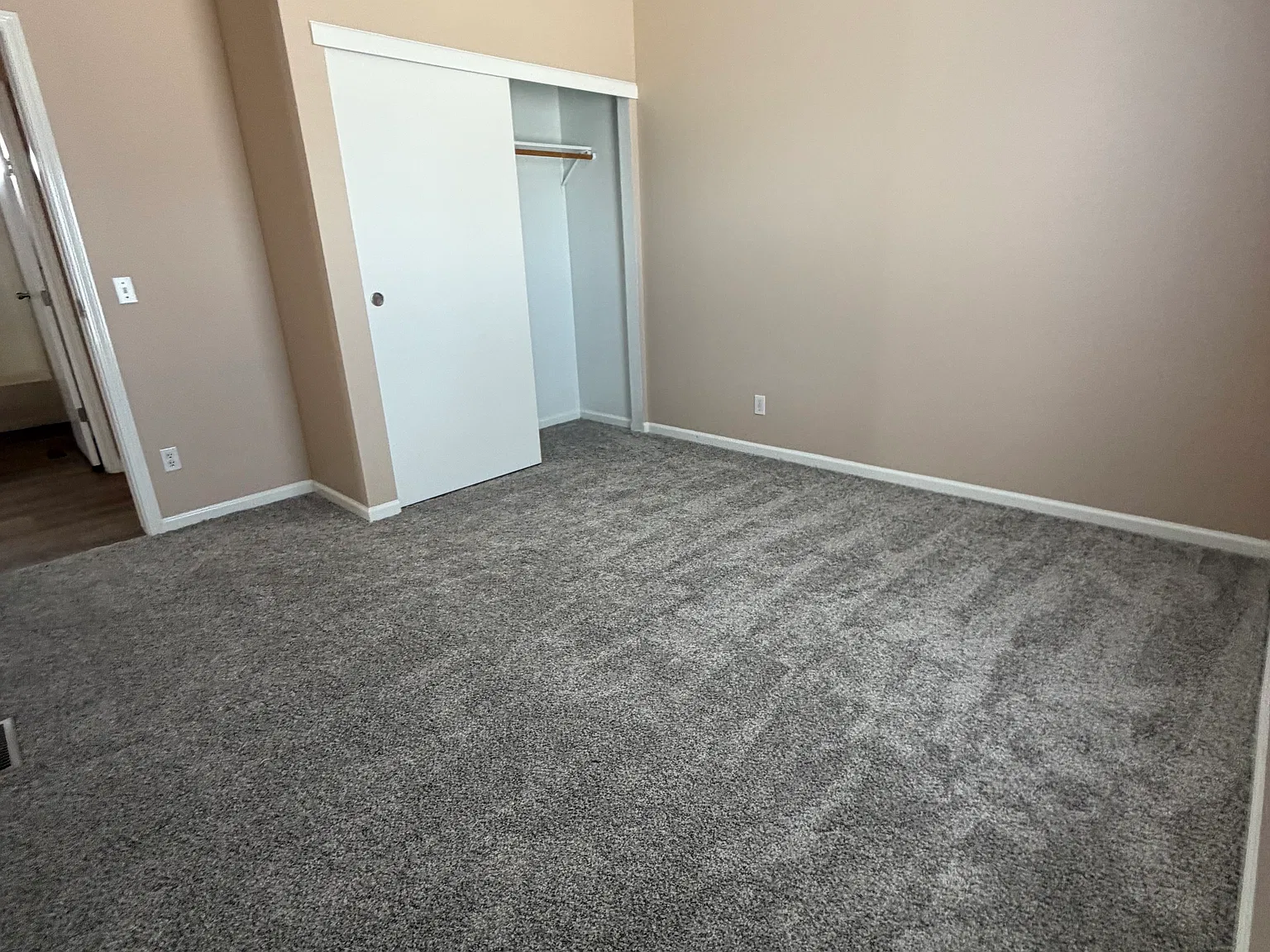 3 bed, 1450 sqft, $2,100 — Photo 3