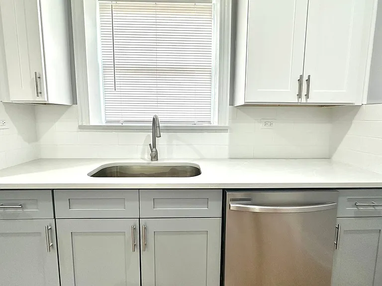 4500 N Sheridan Rd — Photo 7