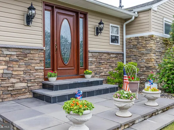 608 Kneedler Rd, North Wales, PA 19454