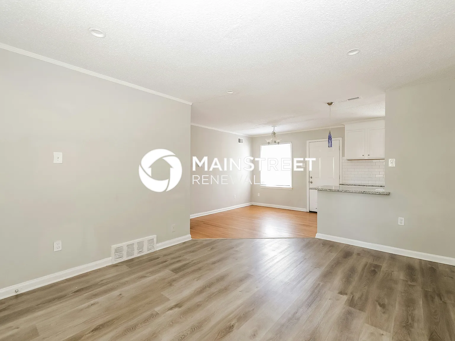 965 Elizabeth Ln — Photo 3