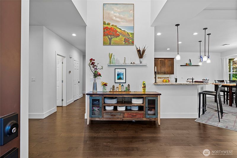 4th image of 20 Dunsmuir Road