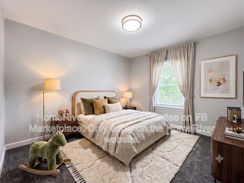 3 bed, 2.5 bath, 2852 sqft, $2,095 — Photo 3