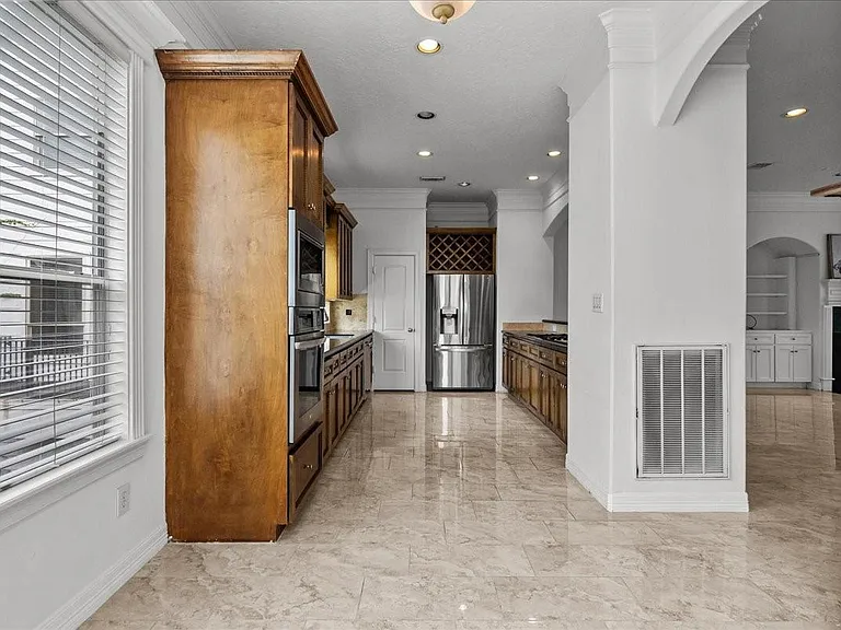 6118 Tyne St — Photo 11