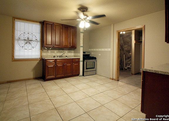 3rd image of 211 E Dullnig Ct