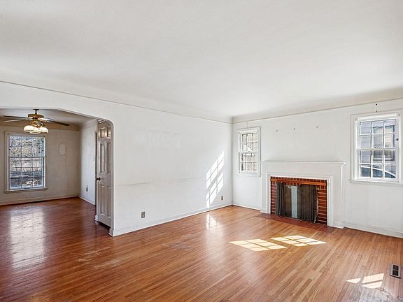 3rd image of 3612 Crosby Pl