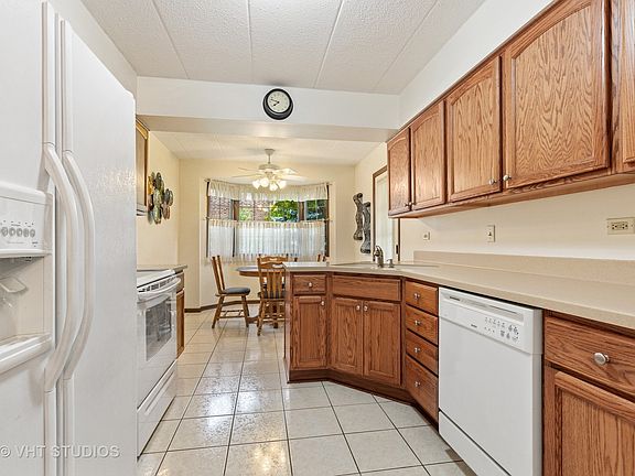 4th image of 7939 W Lakeview Ct APT 1B