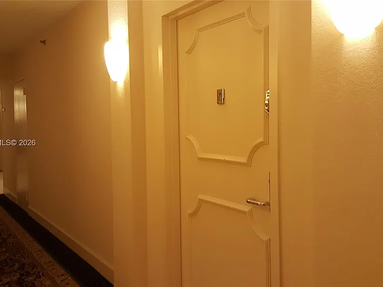 3600 Mystic Pointe Dr #910 — Photo 33
